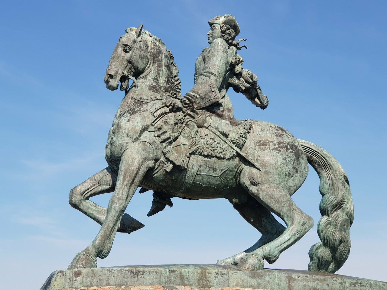 Памятник императрице Елизавете Петровне.