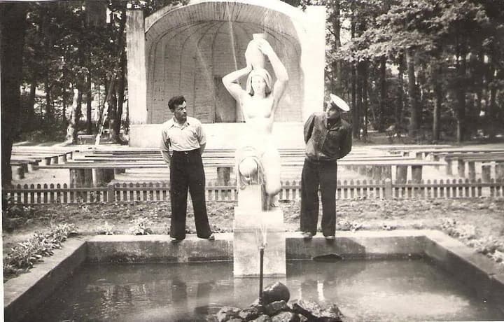 Скульптура Несущая воду