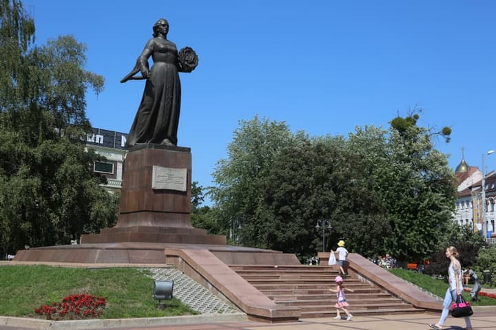 Памятник Мать Россия