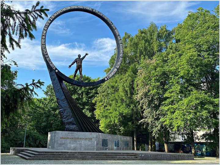 Землякам-космонавтам