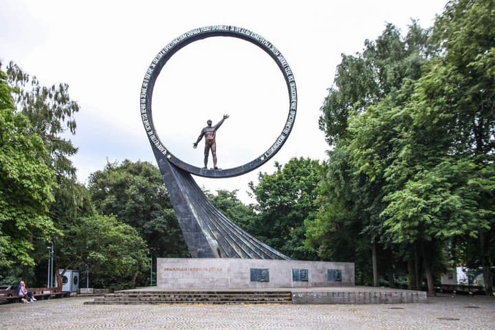 Землякам-космонавтам