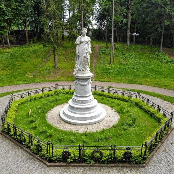 Статуя королевы Луизы